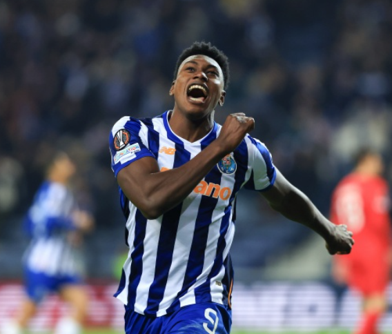 英超雙雄競逐：阿格霍瓦轉(zhuǎn)會風云起